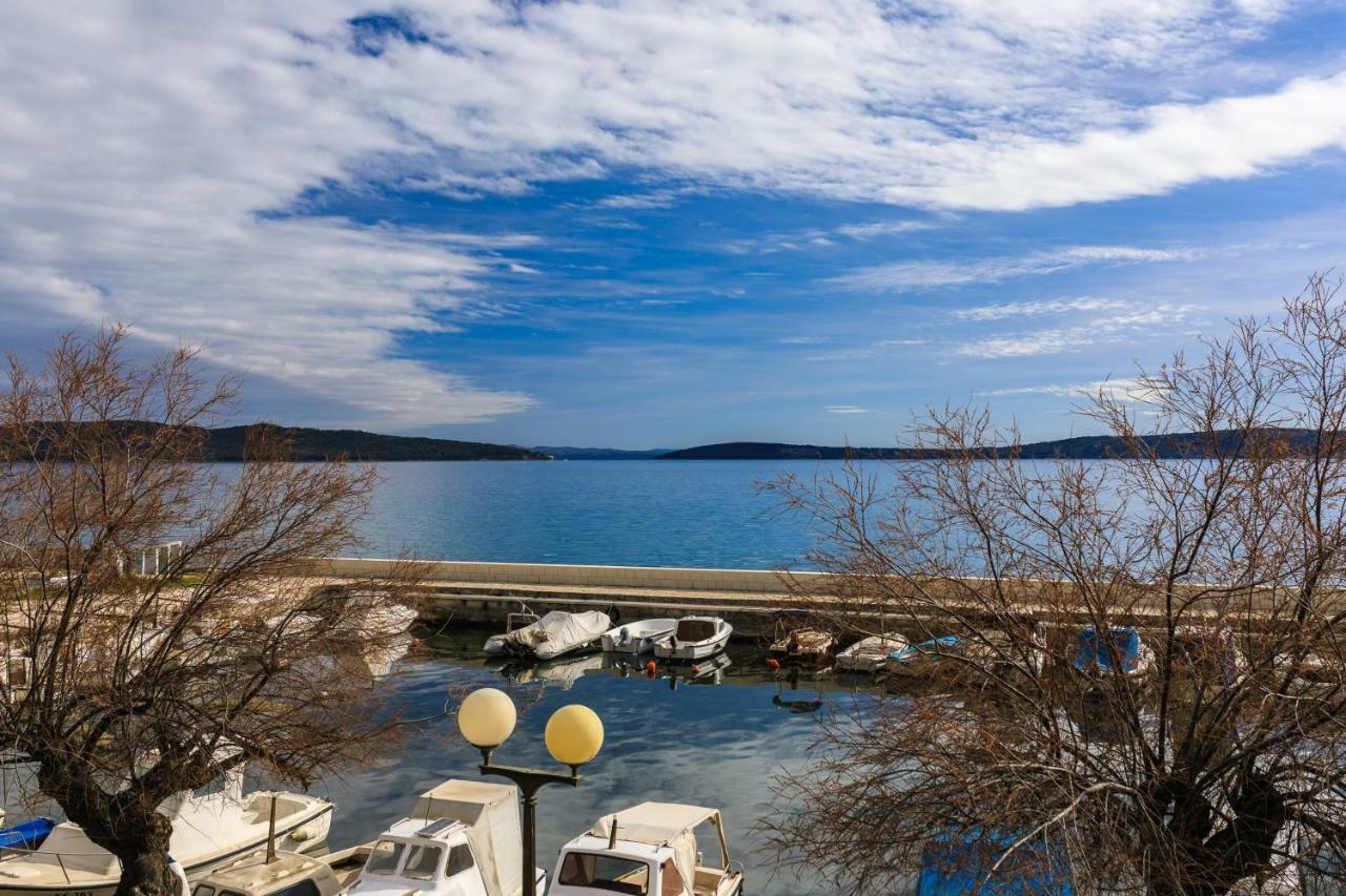 Holiday Home Obrov Kastela Ngoại thất bức ảnh