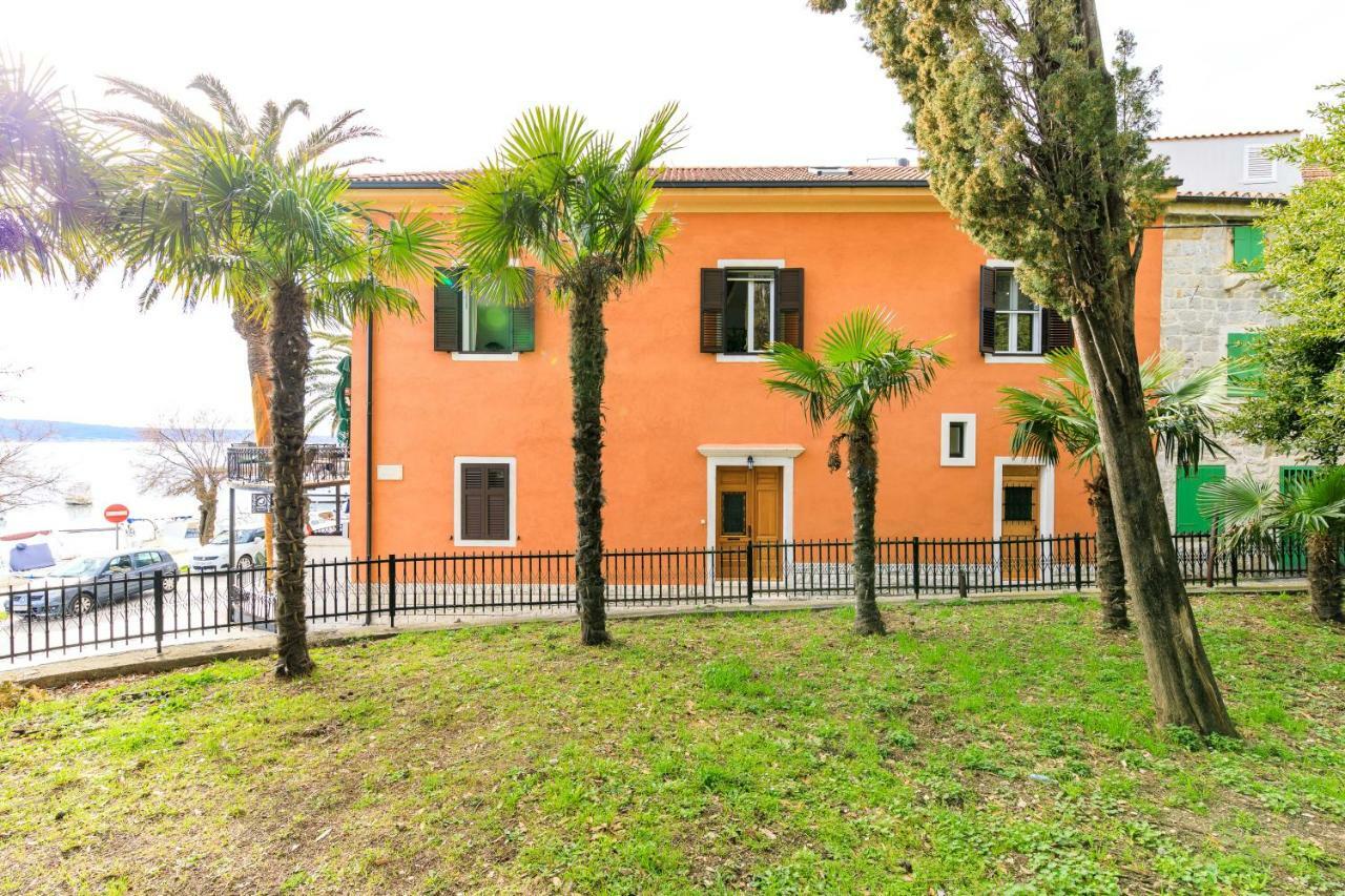 Holiday Home Obrov Kastela Ngoại thất bức ảnh