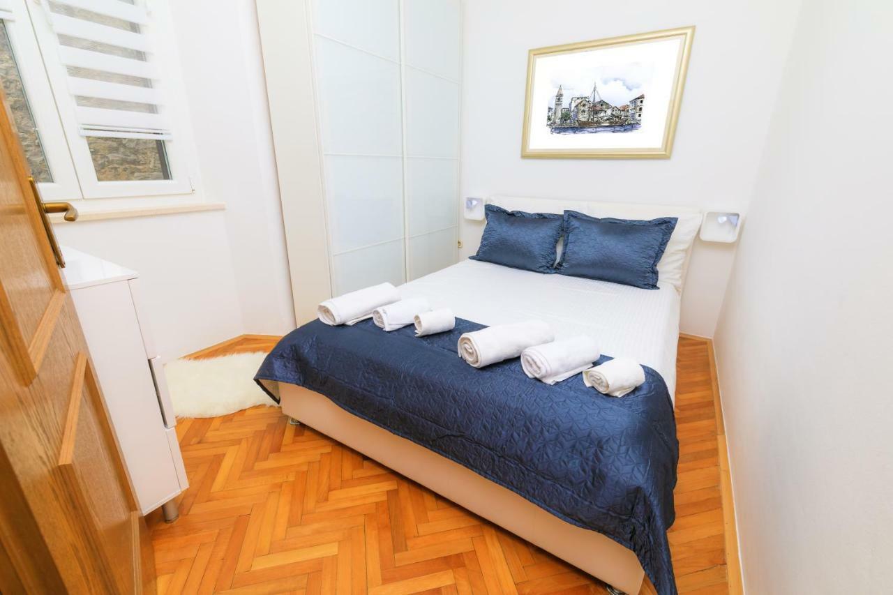 Holiday Home Obrov Kastela Ngoại thất bức ảnh