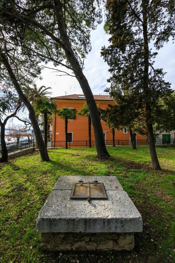 Holiday Home Obrov Kastela Ngoại thất bức ảnh