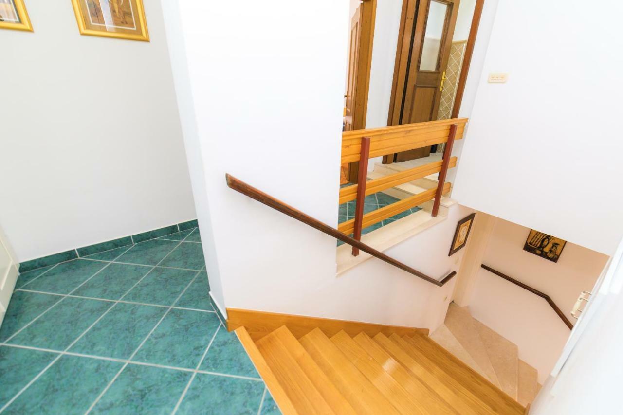 Holiday Home Obrov Kastela Ngoại thất bức ảnh