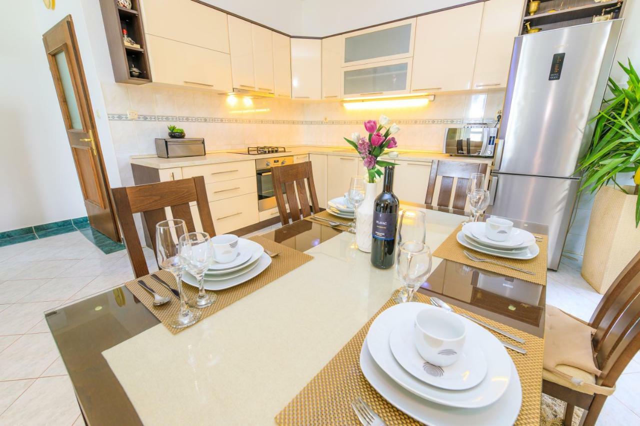 Holiday Home Obrov Kastela Ngoại thất bức ảnh